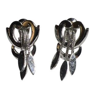 Rare Vintage Signed Monet Silver Tone Dangle Tassel Clip On Earrings